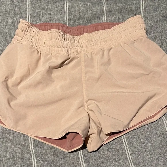 Lululemon reversible shorts - Picture 3 of 4